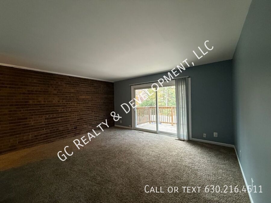 *** $250 OFF RENT / 2 BDRM / TENANT ONLY PAYS ELECTRIC / 2 PARKING SPOTS / SHOPPING NEARBY / LAUNDRY ON SITE *** property image
