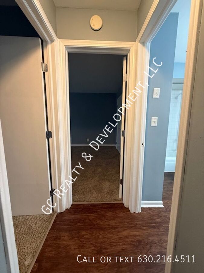 *** $250 OFF RENT / 2 BDRM / TENANT ONLY PAYS ELECTRIC / 2 PARKING SPOTS / SHOPPING NEARBY / LAUNDRY ON SITE *** property image