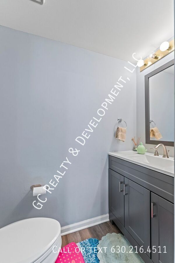 *** COMING SOON - AVAIL 12/01/25! / 3 BDRM - 2.5 BTH / LUXURY PRIMARY BATH / WOODFIELD MALL / IN UNIT LAUNDRY / EAT IN KITCHEN *** property image