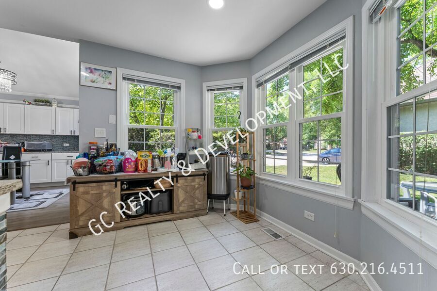 *** COMING SOON - AVAIL 12/01/25! / 3 BDRM - 2.5 BTH / LUXURY PRIMARY BATH / WOODFIELD MALL / IN UNIT LAUNDRY / EAT IN KITCHEN *** property image