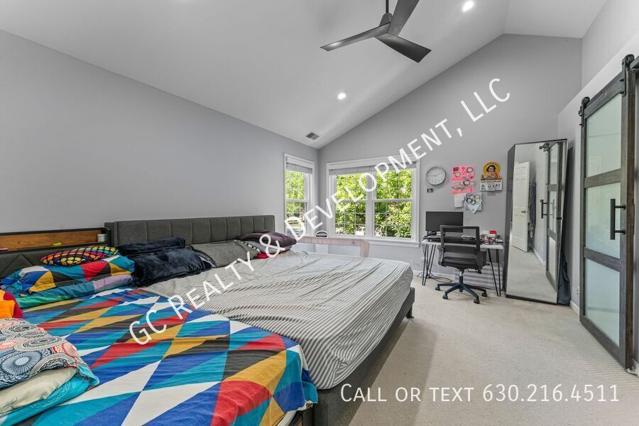 *** COMING SOON - AVAIL 12/01/25! / 3 BDRM - 2.5 BTH / LUXURY PRIMARY BATH / WOODFIELD MALL / IN UNIT LAUNDRY / EAT IN KITCHEN *** property image