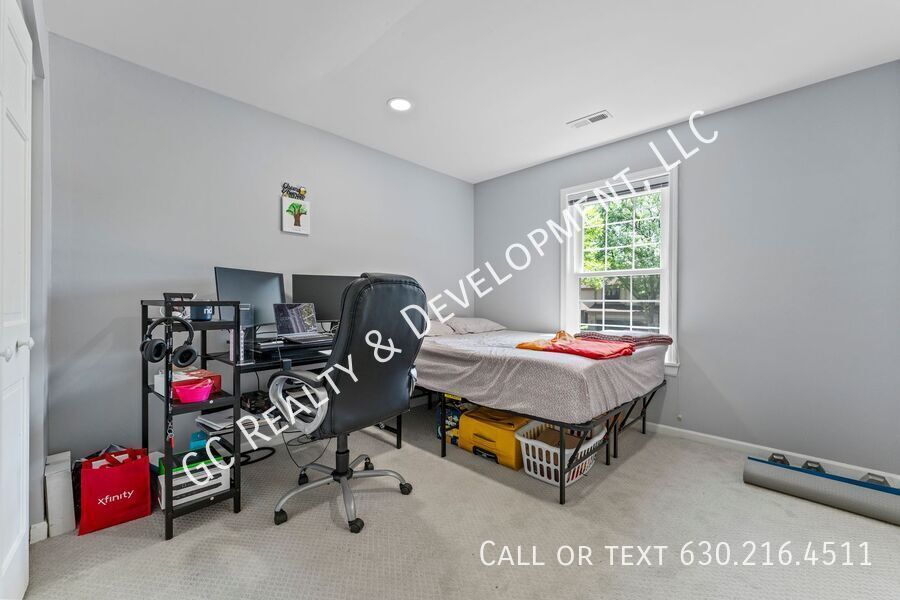 *** COMING SOON - AVAIL 12/01/25! / 3 BDRM - 2.5 BTH / LUXURY PRIMARY BATH / WOODFIELD MALL / IN UNIT LAUNDRY / EAT IN KITCHEN *** property image