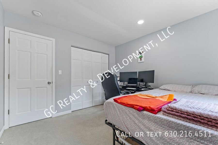 *** COMING SOON - AVAIL 12/01/25! / 3 BDRM - 2.5 BTH / LUXURY PRIMARY BATH / WOODFIELD MALL / IN UNIT LAUNDRY / EAT IN KITCHEN *** property image