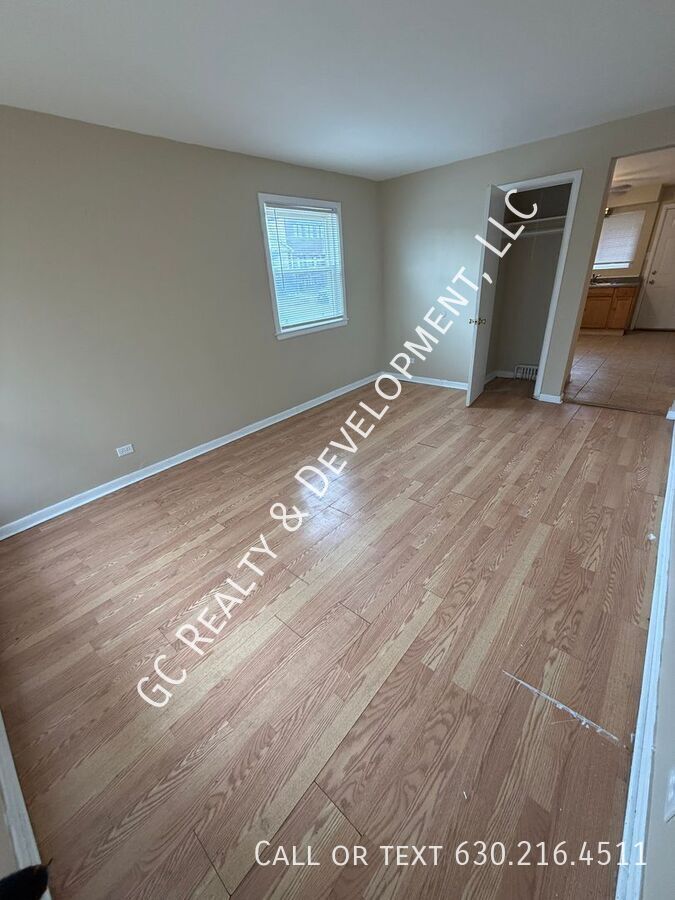 *** 2 BDRM / ALL UTILITIES INCLUDED / CORNER LOT / WALK TO BUS / HARDWOOD FLOORS *** property image