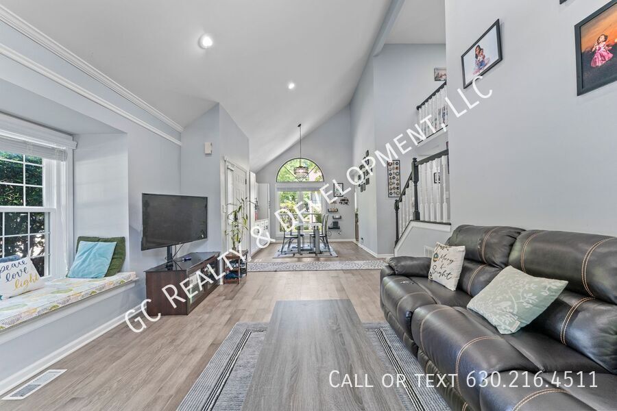 *** 3 BDRM - 2.5 BTH / LUXURY PRIMARY BATH / WOODFIELD MALL / IN UNIT LAUNDRY / EAT IN KITCHEN *** property image