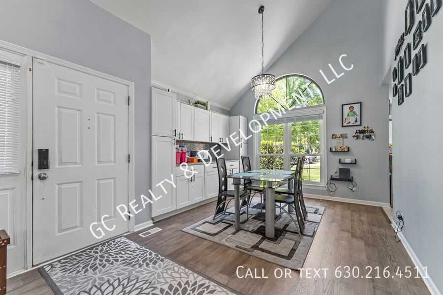 *** 3 BDRM - 2.5 BTH / LUXURY PRIMARY BATH / WOODFIELD MALL / IN UNIT LAUNDRY / EAT IN KITCHEN *** property image