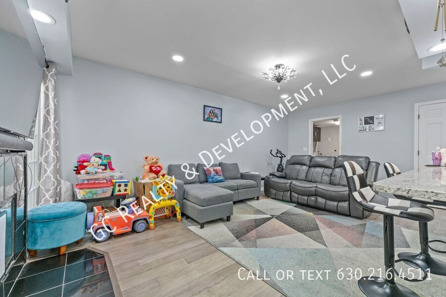 *** 3 BDRM - 2.5 BTH / LUXURY PRIMARY BATH / WOODFIELD MALL / IN UNIT LAUNDRY / EAT IN KITCHEN *** property image