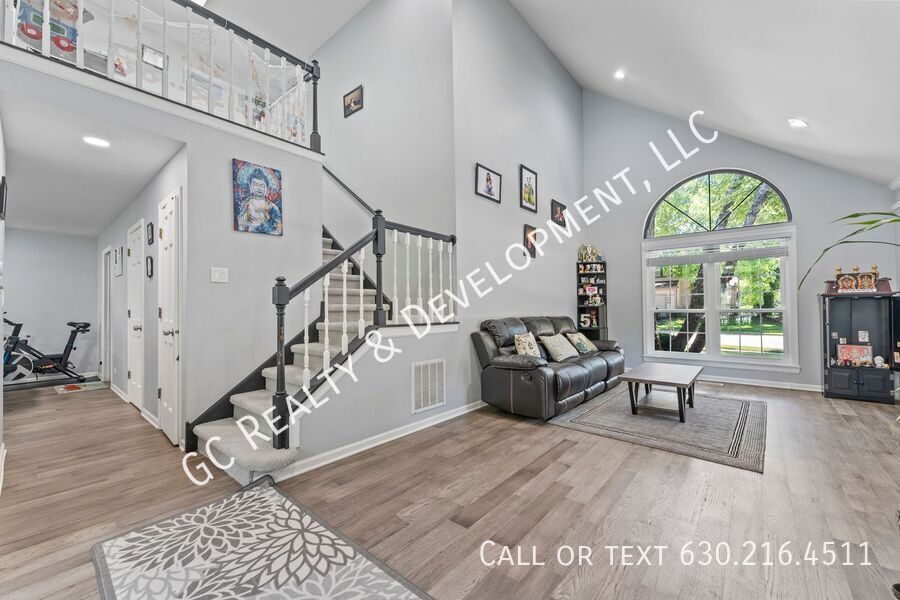 *** 3 BDRM - 2.5 BTH / LUXURY PRIMARY BATH / WOODFIELD MALL / IN UNIT LAUNDRY / EAT IN KITCHEN *** property image