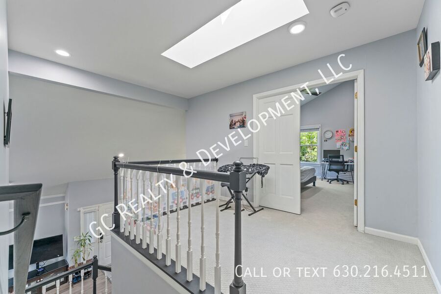 *** 3 BDRM - 2.5 BTH / LUXURY PRIMARY BATH / WOODFIELD MALL / IN UNIT LAUNDRY / EAT IN KITCHEN *** property image