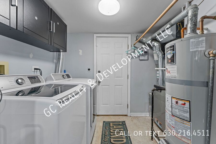 *** 3 BDRM - 2.5 BTH / LUXURY PRIMARY BATH / WOODFIELD MALL / IN UNIT LAUNDRY / EAT IN KITCHEN *** property image