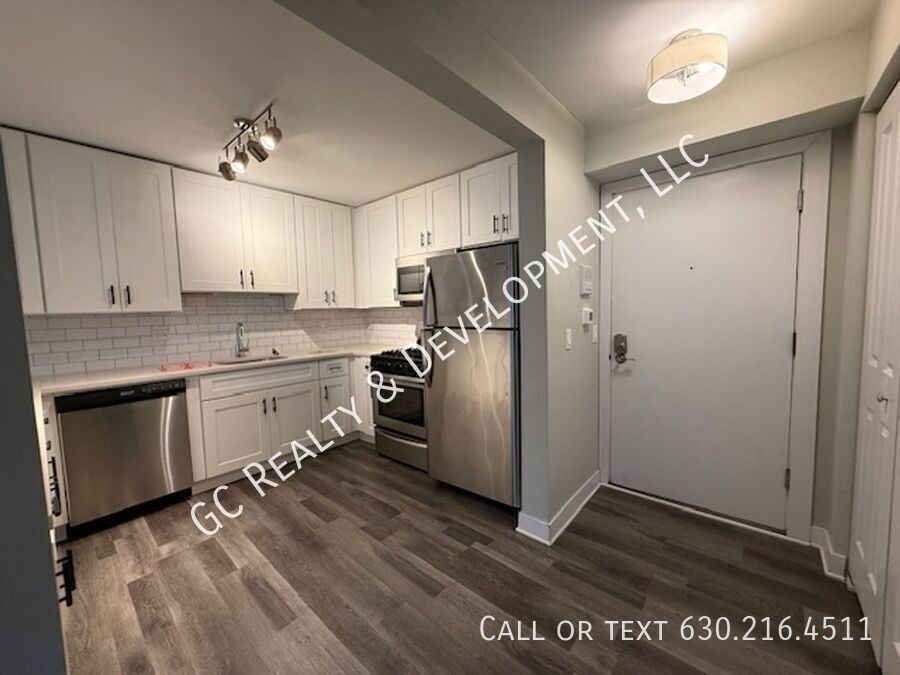 *** RECENTLY UPDATED / IN UNIT LAUNDRY / TENANT ONLY PAYS ELECTRIC / SS APPL *** property image