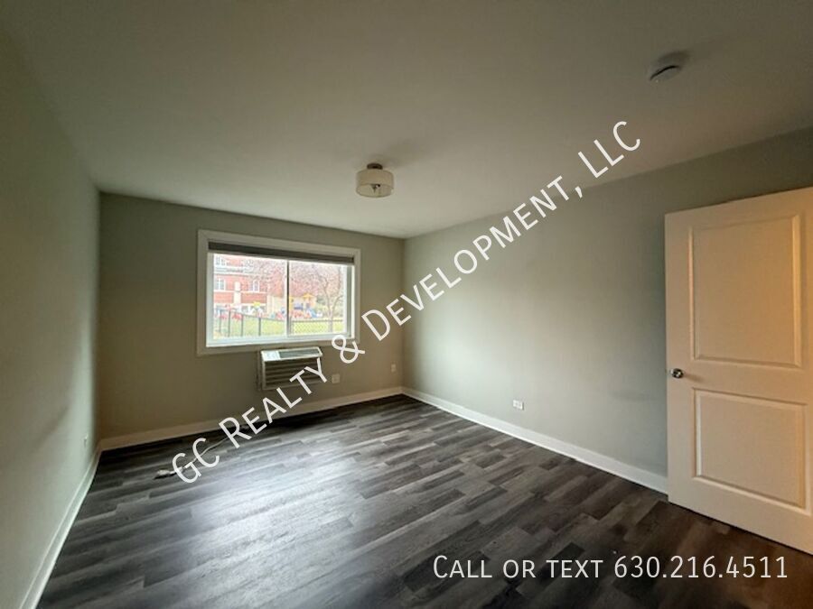 *** RECENTLY UPDATED / IN UNIT LAUNDRY / TENANT ONLY PAYS ELECTRIC / SS APPL *** property image