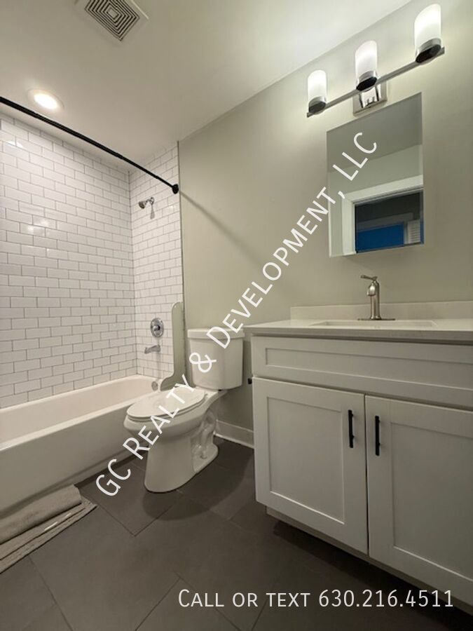 *** RECENTLY UPDATED / IN UNIT LAUNDRY / TENANT ONLY PAYS ELECTRIC / SS APPL *** property image