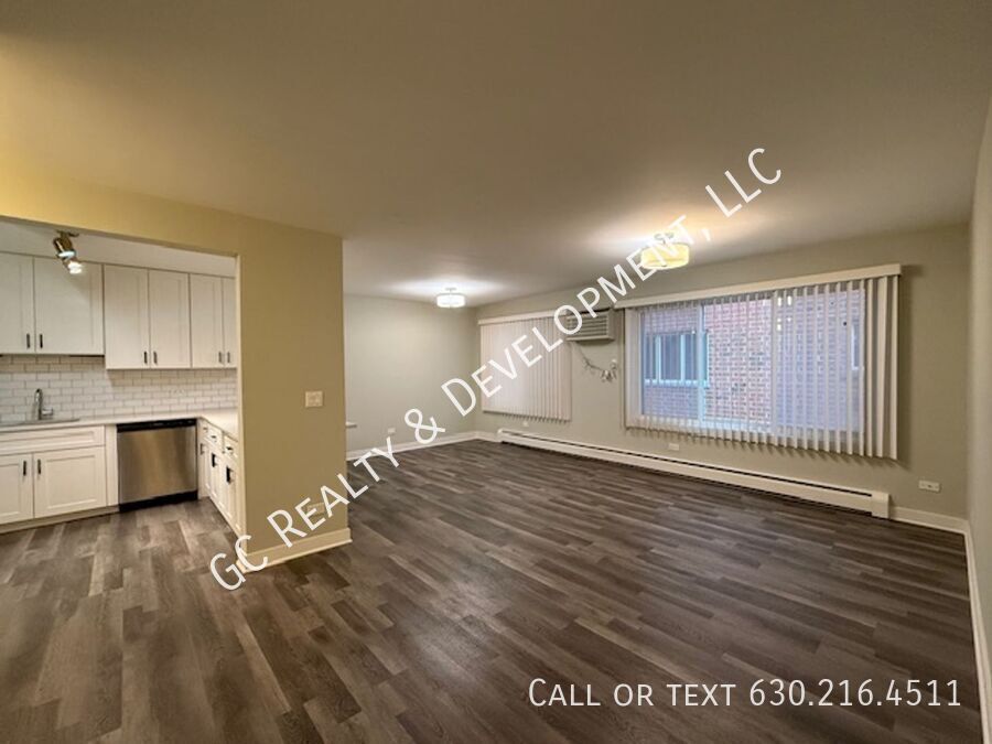 *** RECENTLY UPDATED / IN UNIT LAUNDRY / TENANT ONLY PAYS ELECTRIC / SS APPL *** property image