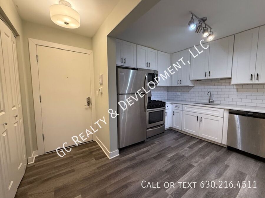 *** RECENTLY UPDATED / IN UNIT LAUNDRY / TENANT ONLY PAYS ELECTRIC / SS APPL *** property image