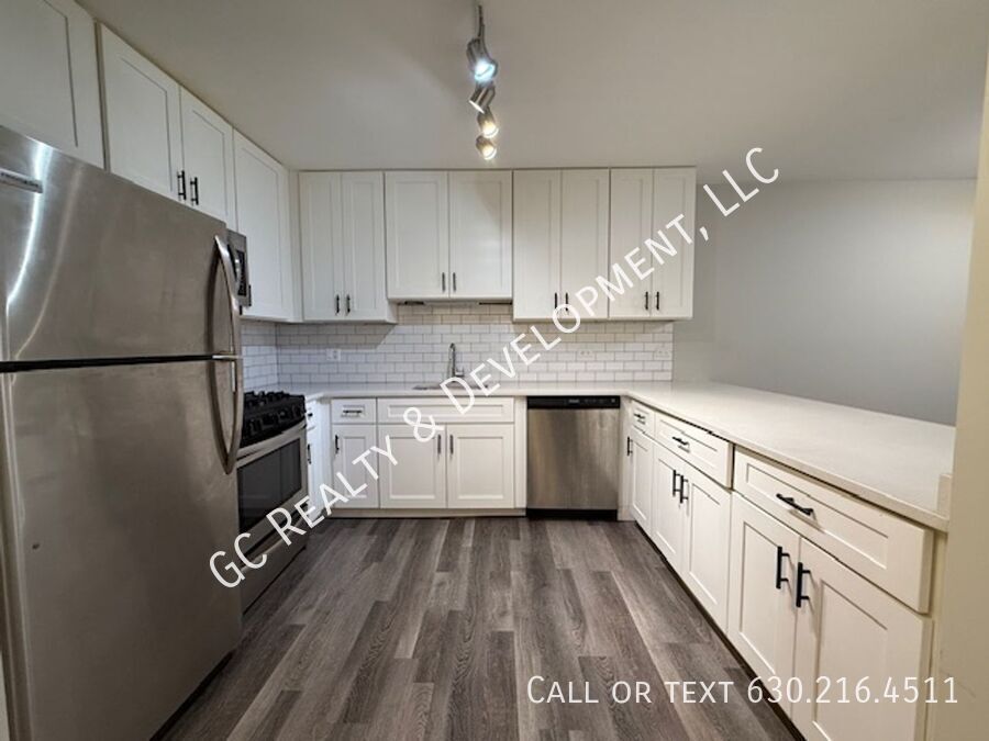 *** RECENTLY UPDATED / IN UNIT LAUNDRY / TENANT ONLY PAYS ELECTRIC / SS APPL *** property image