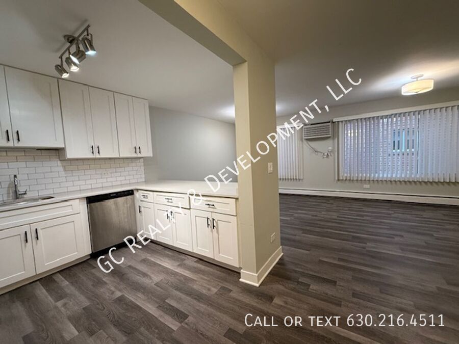 *** RECENTLY UPDATED / IN UNIT LAUNDRY / TENANT ONLY PAYS ELECTRIC / SS APPL *** property image