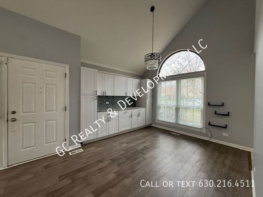 *** 3 BDRM - 2.5 BTH / LUXURY PRIMARY BATH / WOODFIELD MALL / IN UNIT LAUNDRY / EAT IN KITCHEN *** property image