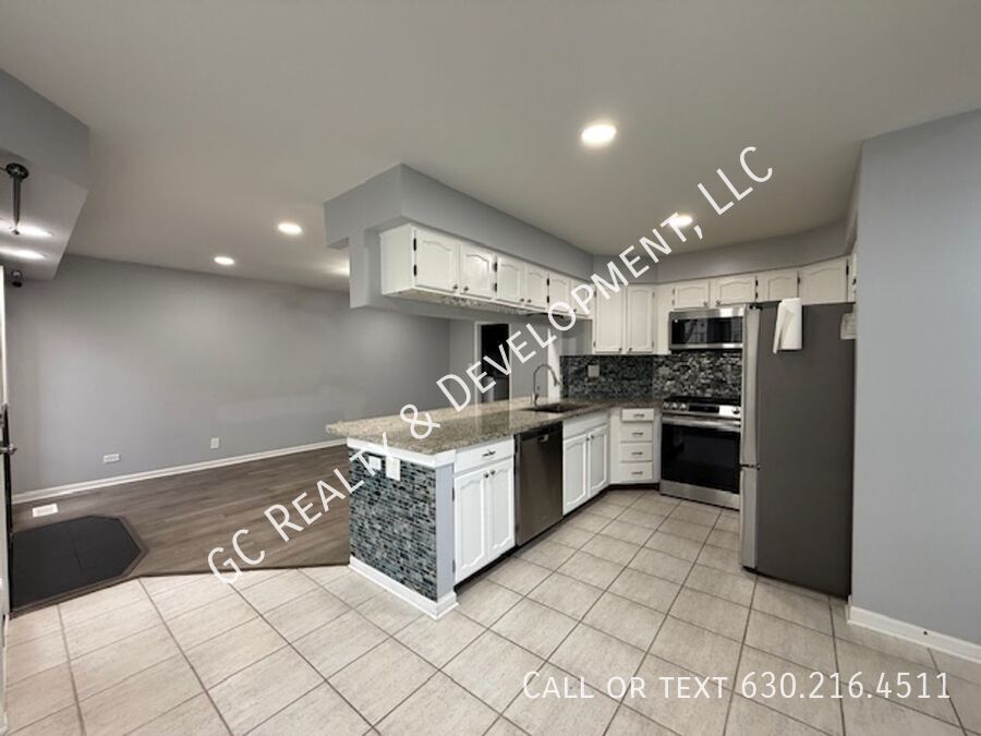 *** 3 BDRM - 2.5 BTH / LUXURY PRIMARY BATH / WOODFIELD MALL / IN UNIT LAUNDRY / EAT IN KITCHEN *** property image