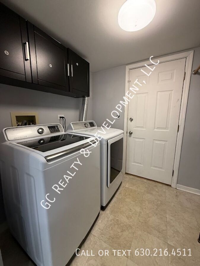 *** 3 BDRM - 2.5 BTH / LUXURY PRIMARY BATH / WOODFIELD MALL / IN UNIT LAUNDRY / EAT IN KITCHEN *** property image