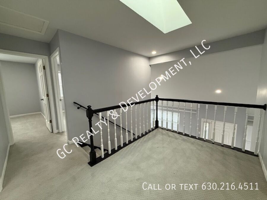 *** 3 BDRM - 2.5 BTH / LUXURY PRIMARY BATH / WOODFIELD MALL / IN UNIT LAUNDRY / EAT IN KITCHEN *** property image