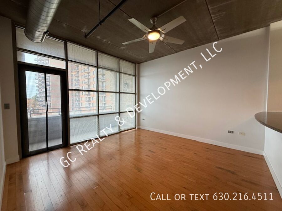 *** DOWNTOWN ARLINGTON HEIGHTS / WALK TO METRA / IN UNIT LAUNDRY / ON SITE GYM *** property image