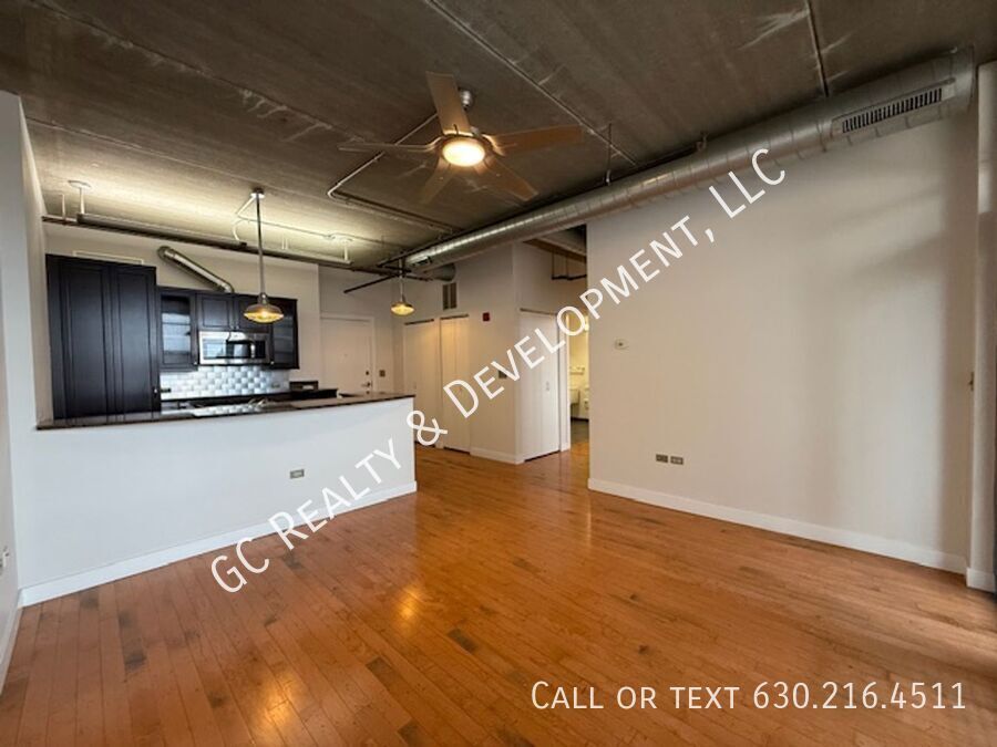 *** DOWNTOWN ARLINGTON HEIGHTS / WALK TO METRA / IN UNIT LAUNDRY / ON SITE GYM *** property image