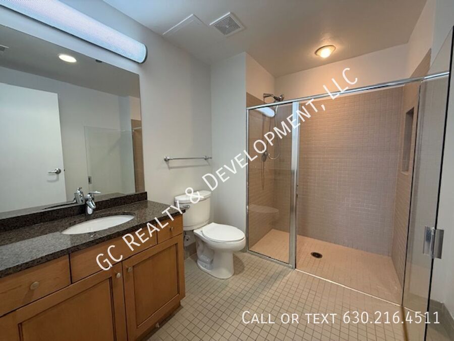 *** DOWNTOWN ARLINGTON HEIGHTS / WALK TO METRA / IN UNIT LAUNDRY / ON SITE GYM *** property image