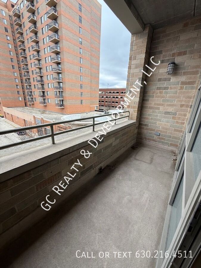 *** DOWNTOWN ARLINGTON HEIGHTS / WALK TO METRA / IN UNIT LAUNDRY / ON SITE GYM *** property image