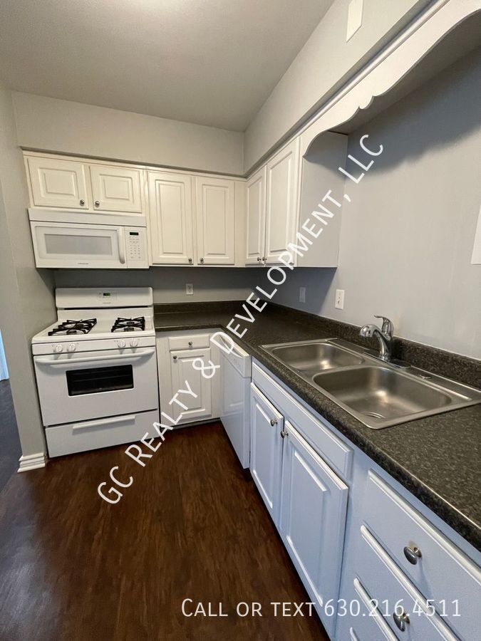 *** DECEMBER RENT FREE / HEAT INCLUDED / 2 BDRMS / W&D IN BUILDING / PETS ALLOWED / LOTS OF CLOSET SPACE*** property image