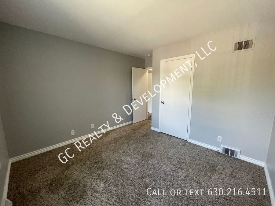 *** DECEMBER RENT FREE / HEAT INCLUDED / 2 BDRMS / W&D IN BUILDING / PETS ALLOWED / LOTS OF CLOSET SPACE*** property image