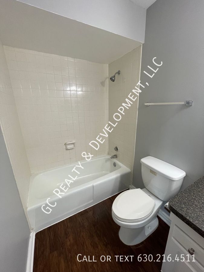 *** DECEMBER RENT FREE / HEAT INCLUDED / 2 BDRMS / W&D IN BUILDING / PETS ALLOWED / LOTS OF CLOSET SPACE*** property image