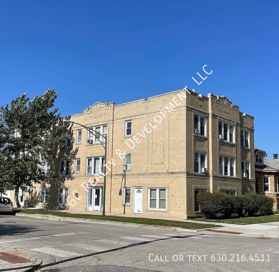 *** REST OF DECEMBER FREE / TOP FLOOR / OVER 1000 SQFT / PET FRIENDLY / WALK TO BUS / ON SITE LAUNDRY *** property image