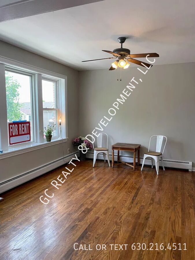 *** REST OF DECEMBER FREE / TOP FLOOR / OVER 1000 SQFT / PET FRIENDLY / WALK TO BUS / ON SITE LAUNDRY *** property image