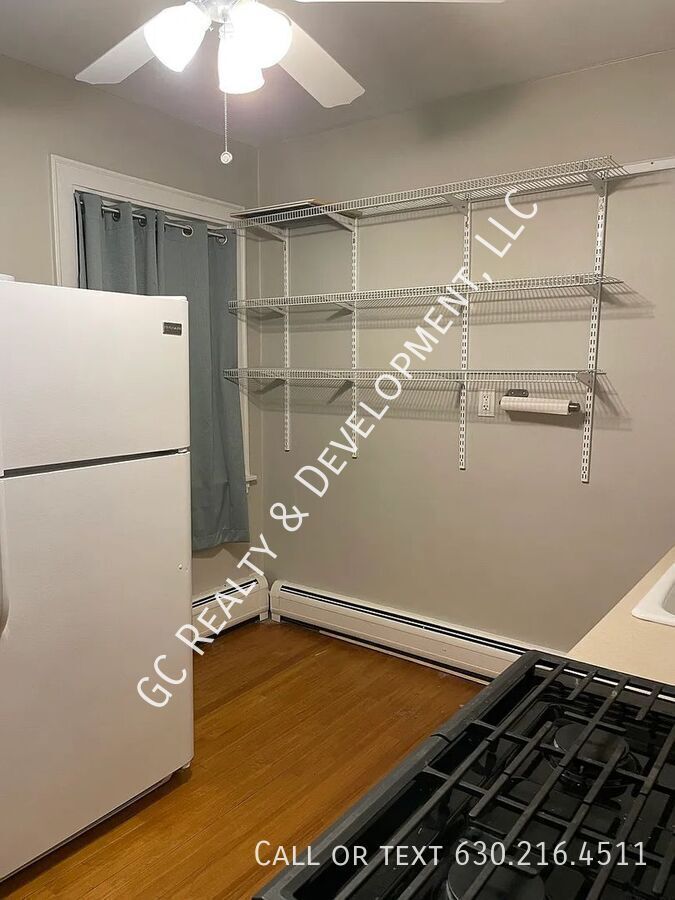 *** REST OF DECEMBER FREE / TOP FLOOR / OVER 1000 SQFT / PET FRIENDLY / WALK TO BUS / ON SITE LAUNDRY *** property image