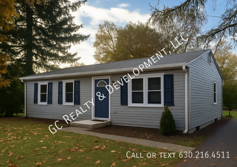 *** 1/2 MO RENT FREE / 3 BDRM - 2 BATH / RECENTLY UPDATED / DETACHED 2 CAR GARAGE / FENCED YARD / PET FRIENDLY *** property image
