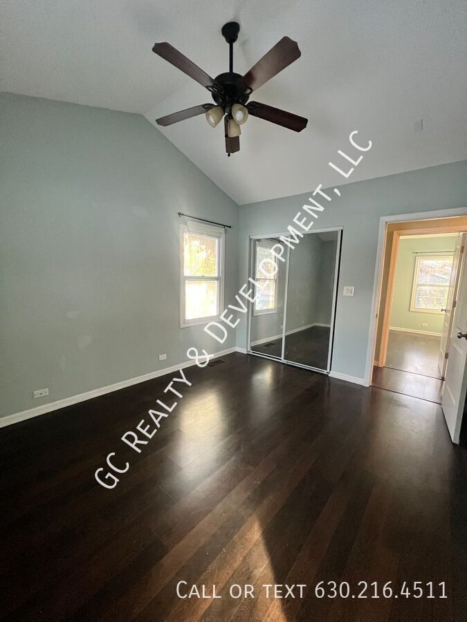 *** 1/2 MO RENT FREE / 3 BDRM - 2 BATH / RECENTLY UPDATED / DETACHED 2 CAR GARAGE / FENCED YARD / PET FRIENDLY *** property image