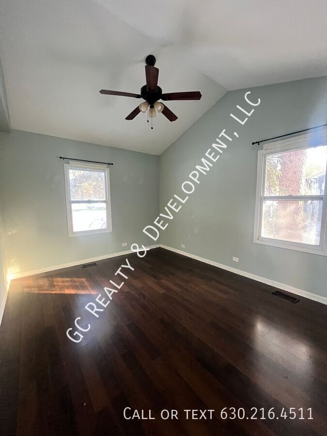 *** 1/2 MO RENT FREE / 3 BDRM - 2 BATH / RECENTLY UPDATED / DETACHED 2 CAR GARAGE / FENCED YARD / PET FRIENDLY *** property image