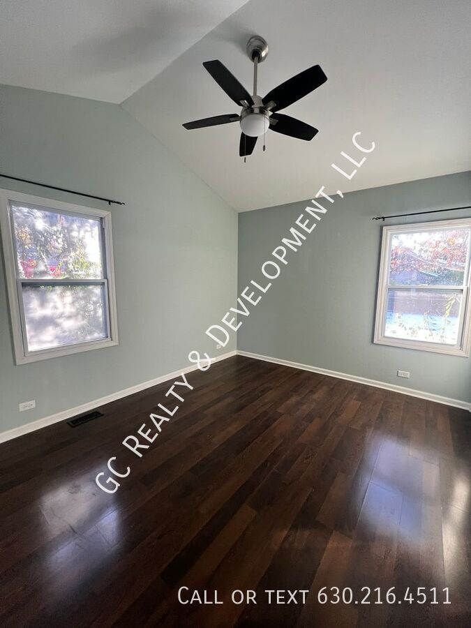 *** 1/2 MO RENT FREE / 3 BDRM - 2 BATH / RECENTLY UPDATED / DETACHED 2 CAR GARAGE / FENCED YARD / PET FRIENDLY *** property image