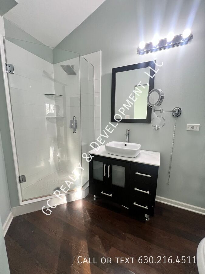 *** 1/2 MO RENT FREE / 3 BDRM - 2 BATH / RECENTLY UPDATED / DETACHED 2 CAR GARAGE / FENCED YARD / PET FRIENDLY *** property image