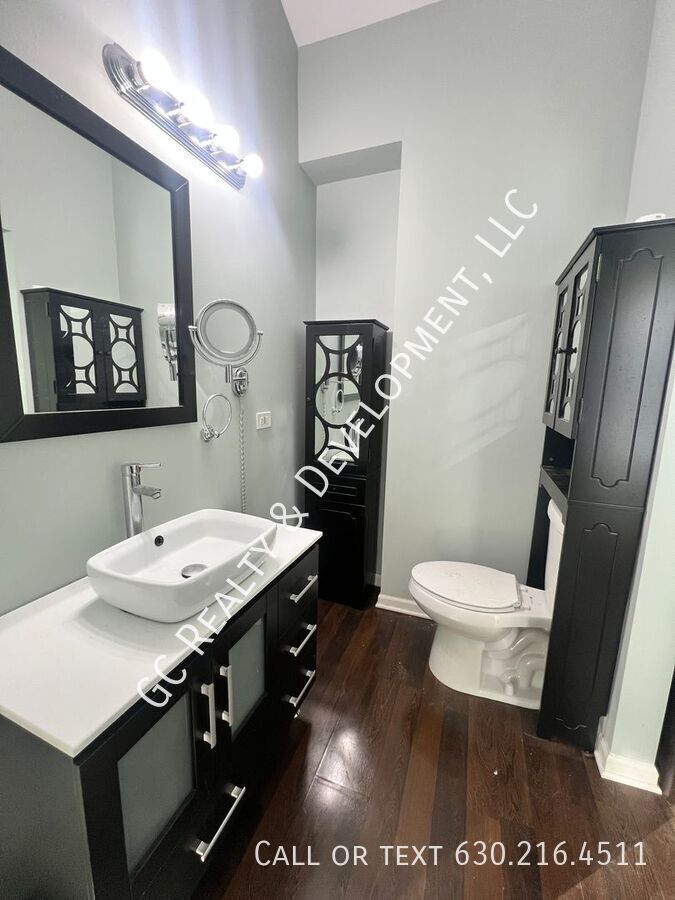 *** 1/2 MO RENT FREE / 3 BDRM - 2 BATH / RECENTLY UPDATED / DETACHED 2 CAR GARAGE / FENCED YARD / PET FRIENDLY *** property image