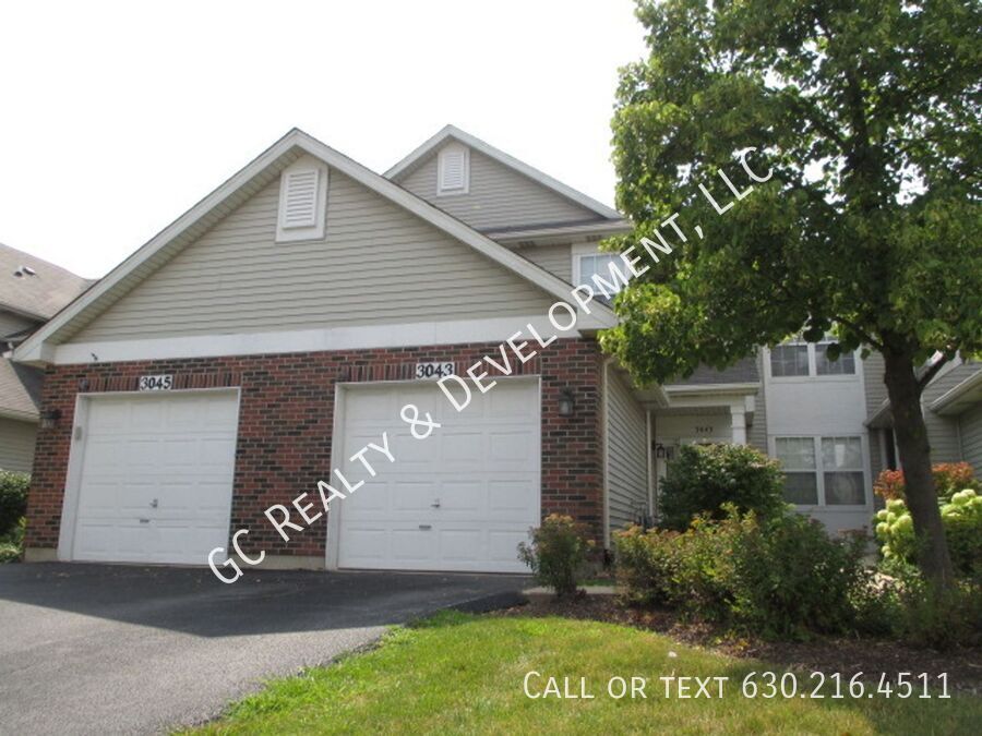 *** FREE PRORATED RENT / RECENTLY UPDATED / PRIVATE YARD / 1300+ SQFT / ATTACHED GARAGE / IN UNIT LAUNDRY *** property image