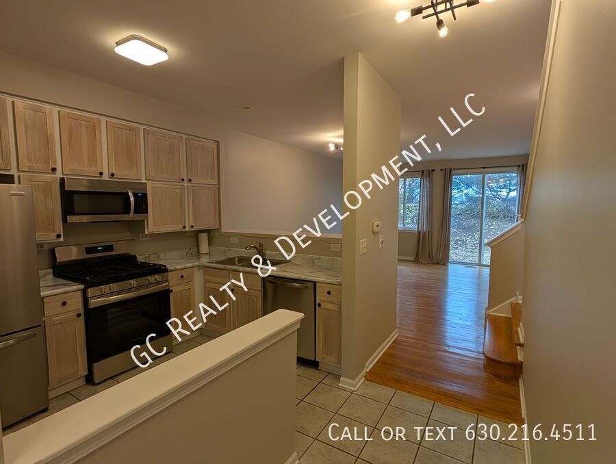 *** FREE PRORATED RENT / RECENTLY UPDATED / PRIVATE YARD / 1300+ SQFT / ATTACHED GARAGE / IN UNIT LAUNDRY *** property image