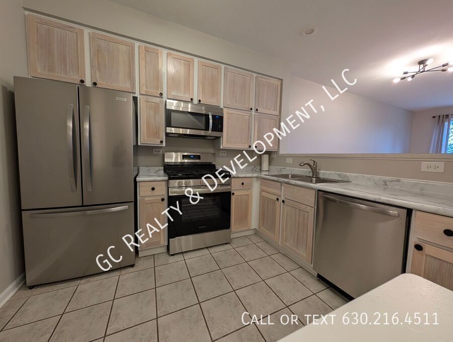 *** FREE PRORATED RENT / RECENTLY UPDATED / PRIVATE YARD / 1300+ SQFT / ATTACHED GARAGE / IN UNIT LAUNDRY *** property image