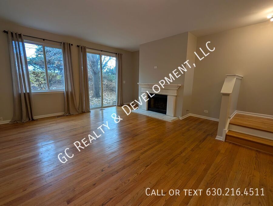 *** FREE PRORATED RENT / RECENTLY UPDATED / PRIVATE YARD / 1300+ SQFT / ATTACHED GARAGE / IN UNIT LAUNDRY *** property image