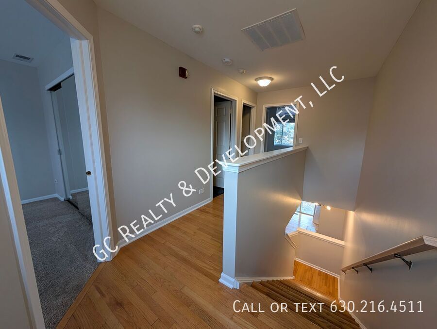 *** FREE PRORATED RENT / RECENTLY UPDATED / PRIVATE YARD / 1300+ SQFT / ATTACHED GARAGE / IN UNIT LAUNDRY *** property image