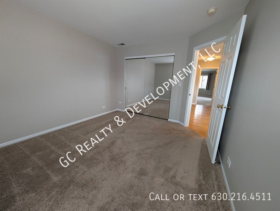 *** FREE PRORATED RENT / RECENTLY UPDATED / PRIVATE YARD / 1300+ SQFT / ATTACHED GARAGE / IN UNIT LAUNDRY *** property image