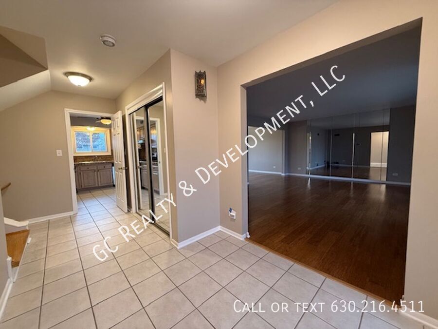 ***DOWNTOWN ROSELLE / 4 BDRM – 3 BATH / 2,700+ SQFT / 2-CAR ATTACHED GARAGE / PET-FRIENDLY*** property image