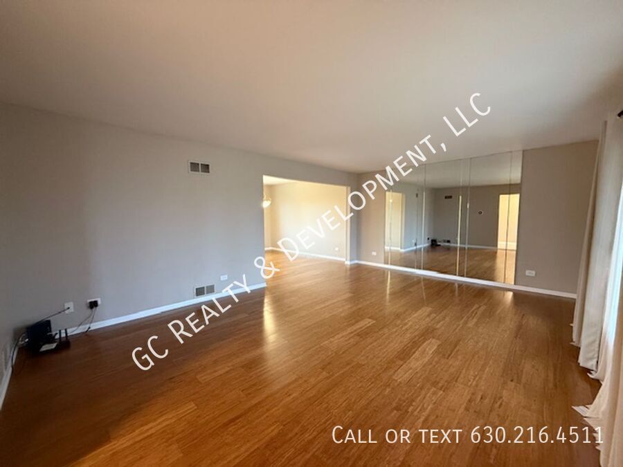 ***DOWNTOWN ROSELLE / 4 BDRM – 3 BATH / 2,700+ SQFT / 2-CAR ATTACHED GARAGE / PET-FRIENDLY*** property image