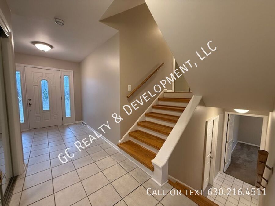 ***DOWNTOWN ROSELLE / 4 BDRM – 3 BATH / 2,700+ SQFT / 2-CAR ATTACHED GARAGE / PET-FRIENDLY*** property image